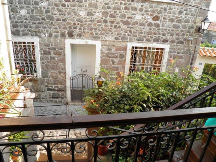מית'ימנה Μαχη Ενοικιαζόμενα Δωμάτια מראה חיצוני תמונה