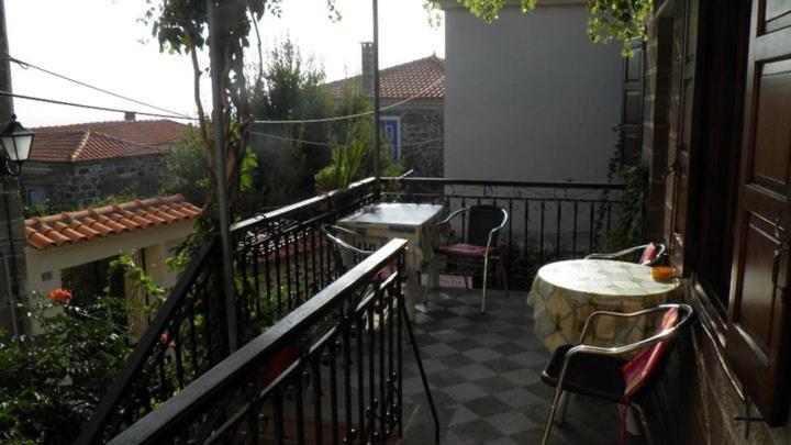 מית'ימנה Μαχη Ενοικιαζόμενα Δωμάτια מראה חיצוני תמונה